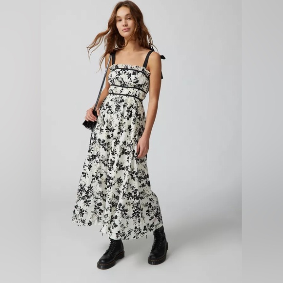 En Saison Vivi Floral Eyelet Dress - Picture 1 of 6